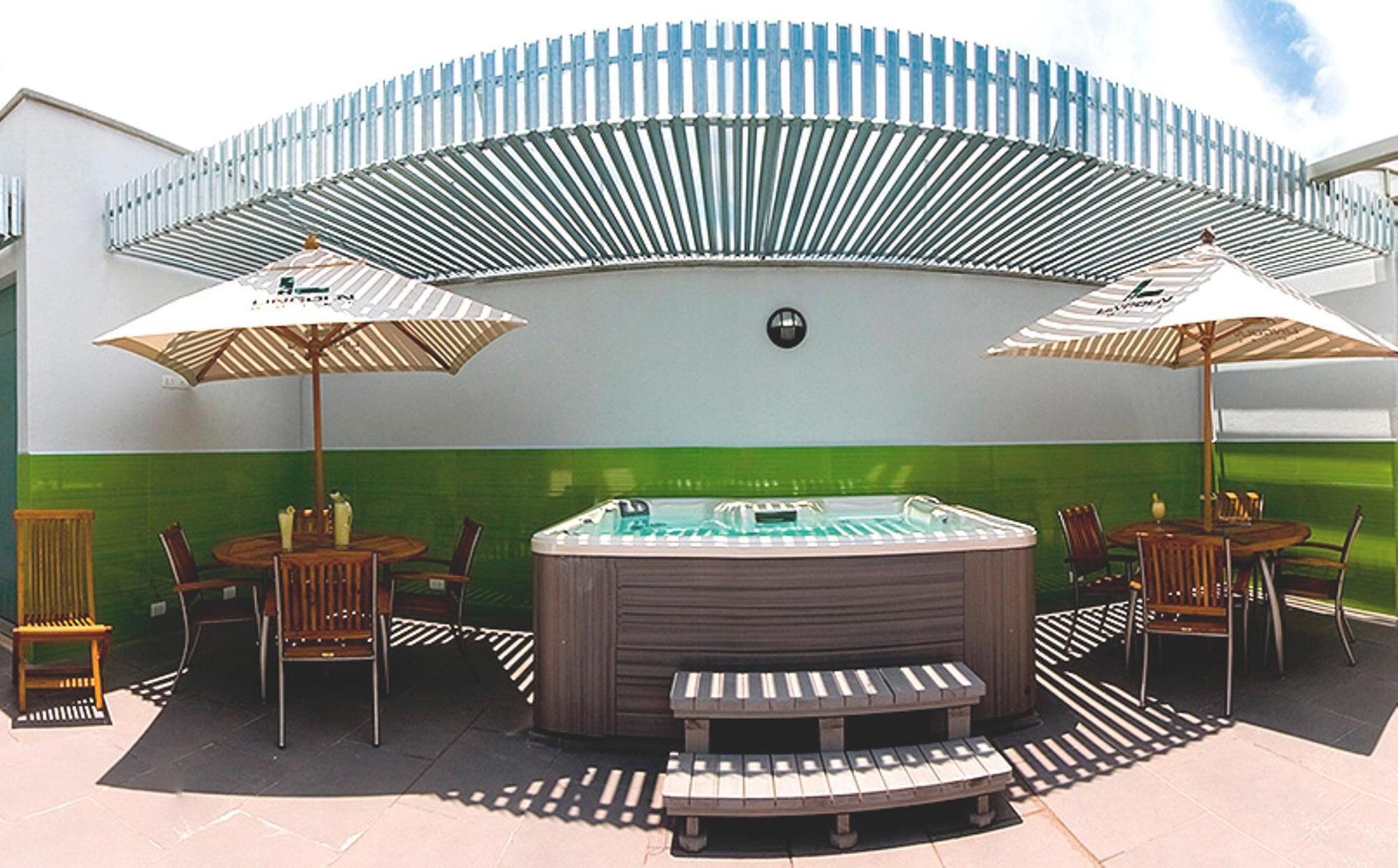 Hotel Lincoln Меделин Екстериор снимка