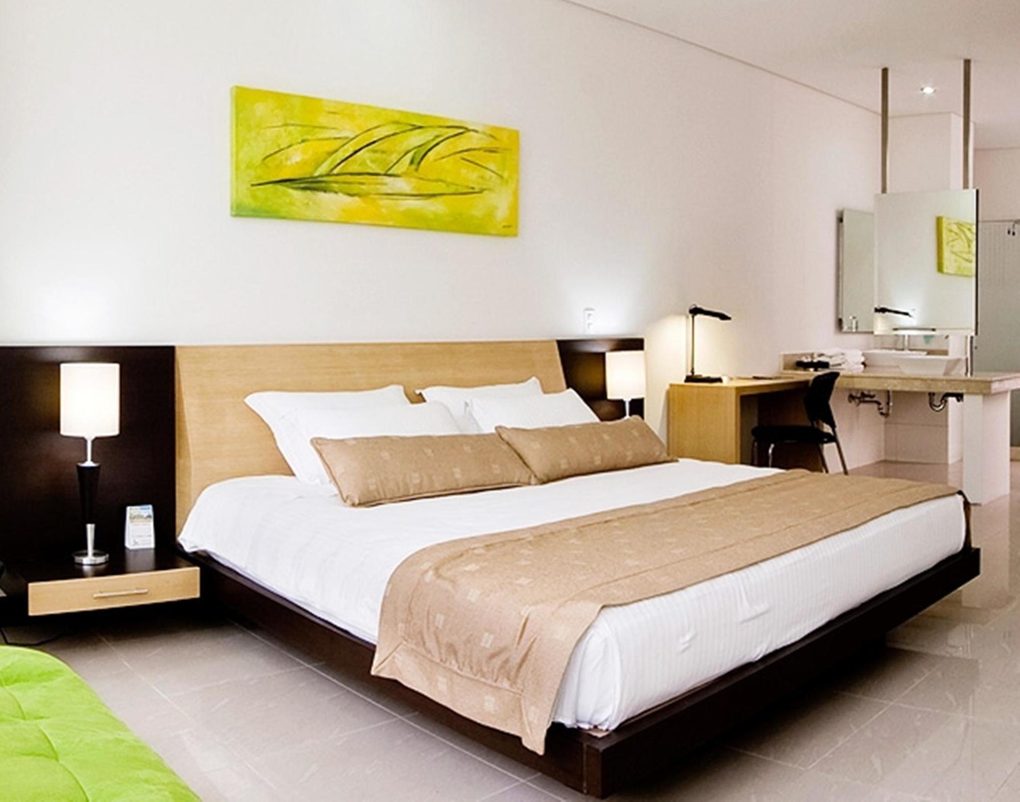 Hotel Lincoln Меделин Екстериор снимка